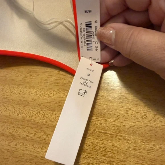 🔥 Red Hot Halter One-Piece Swimsuit – Bombshell Fit 🔥 - Picture 5 of 9